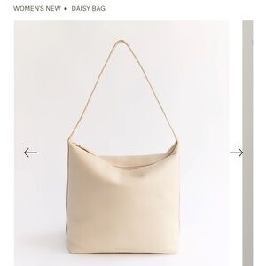 The Horse Daisy Pebble Leather Shoulder Bag Oat